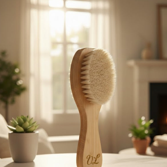 Natural-bristle face brush